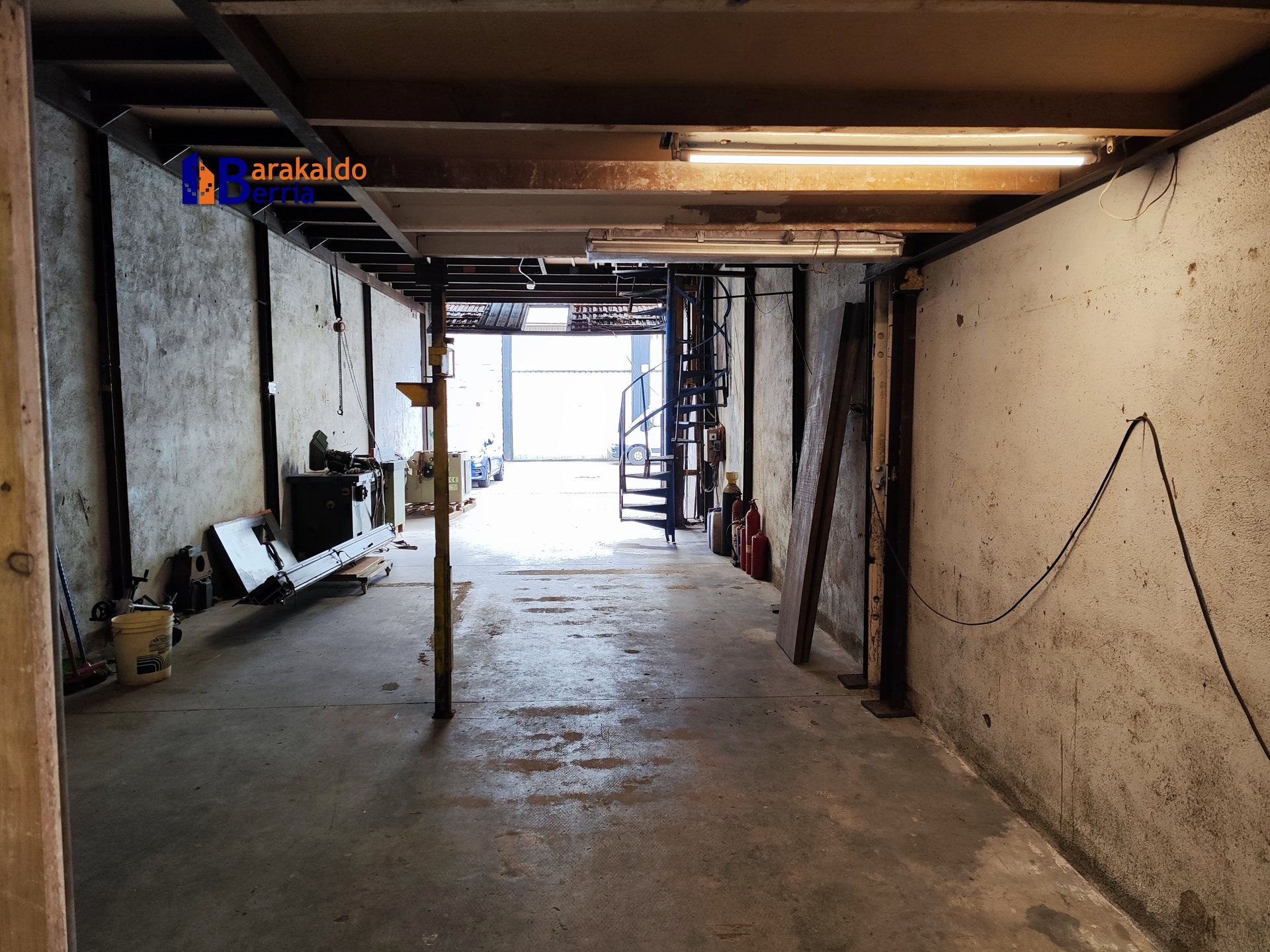 NAVE en venta con excelentes comunicaciones