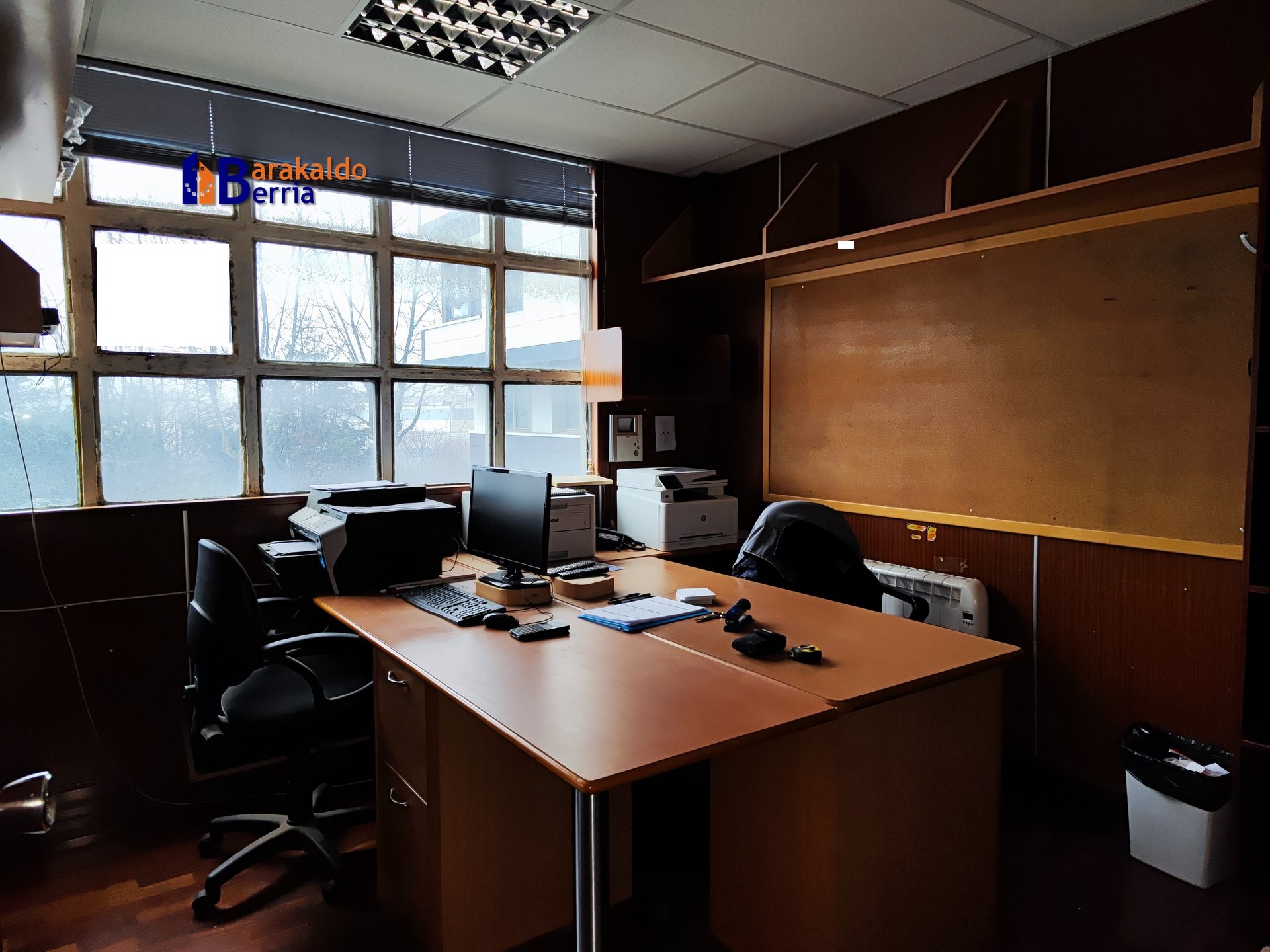 Planta industrial de gran luminosidad con vistas a la ría y acceso independiente.