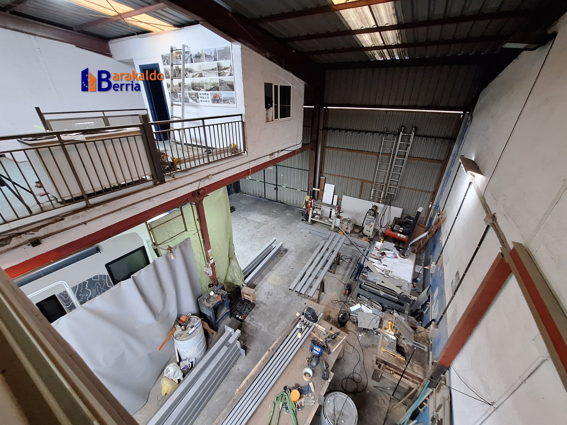 VENTA de PABELLÓN INDUSTRIAL de 220m² en el POLÍGONO AURRERA